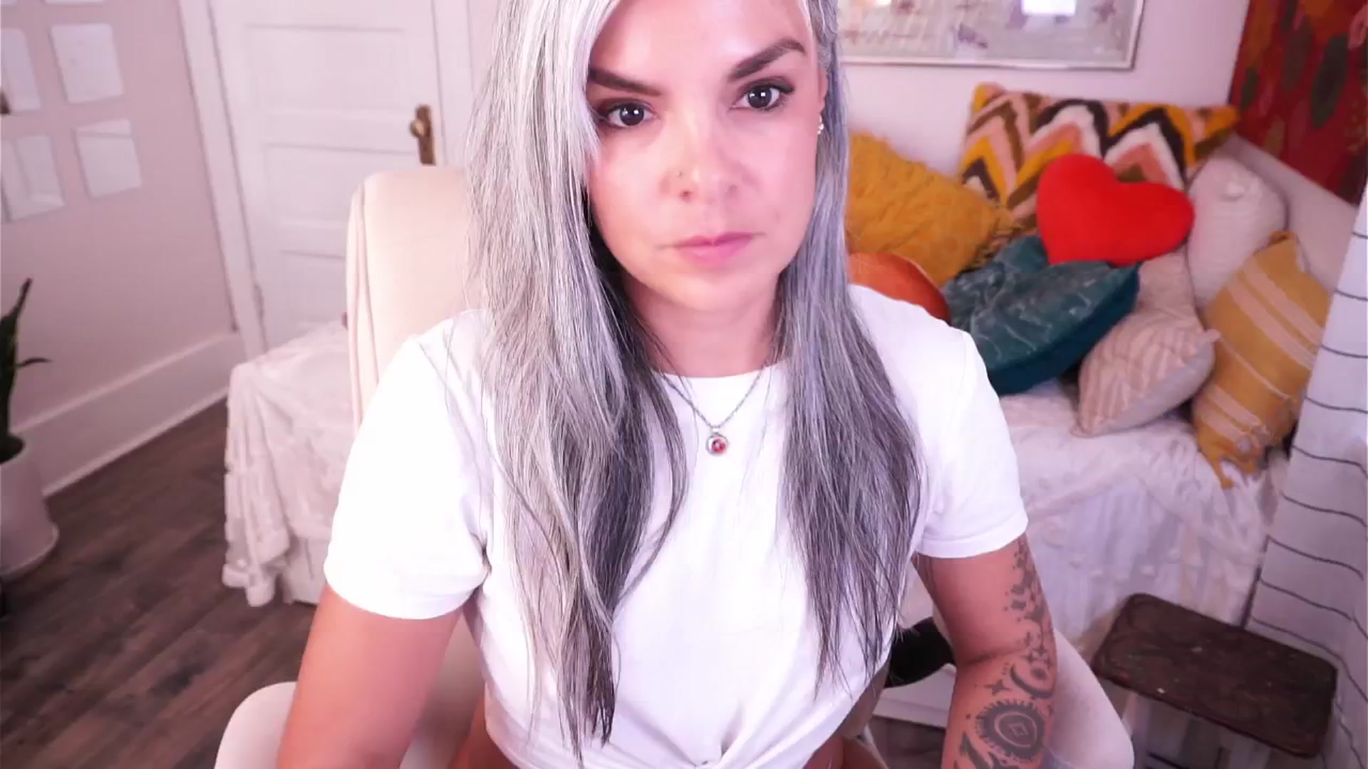 Gallery image thumbnail from AprilJames's myfreecams stream on, 04/16/2025, 24:29 image 20 of 20