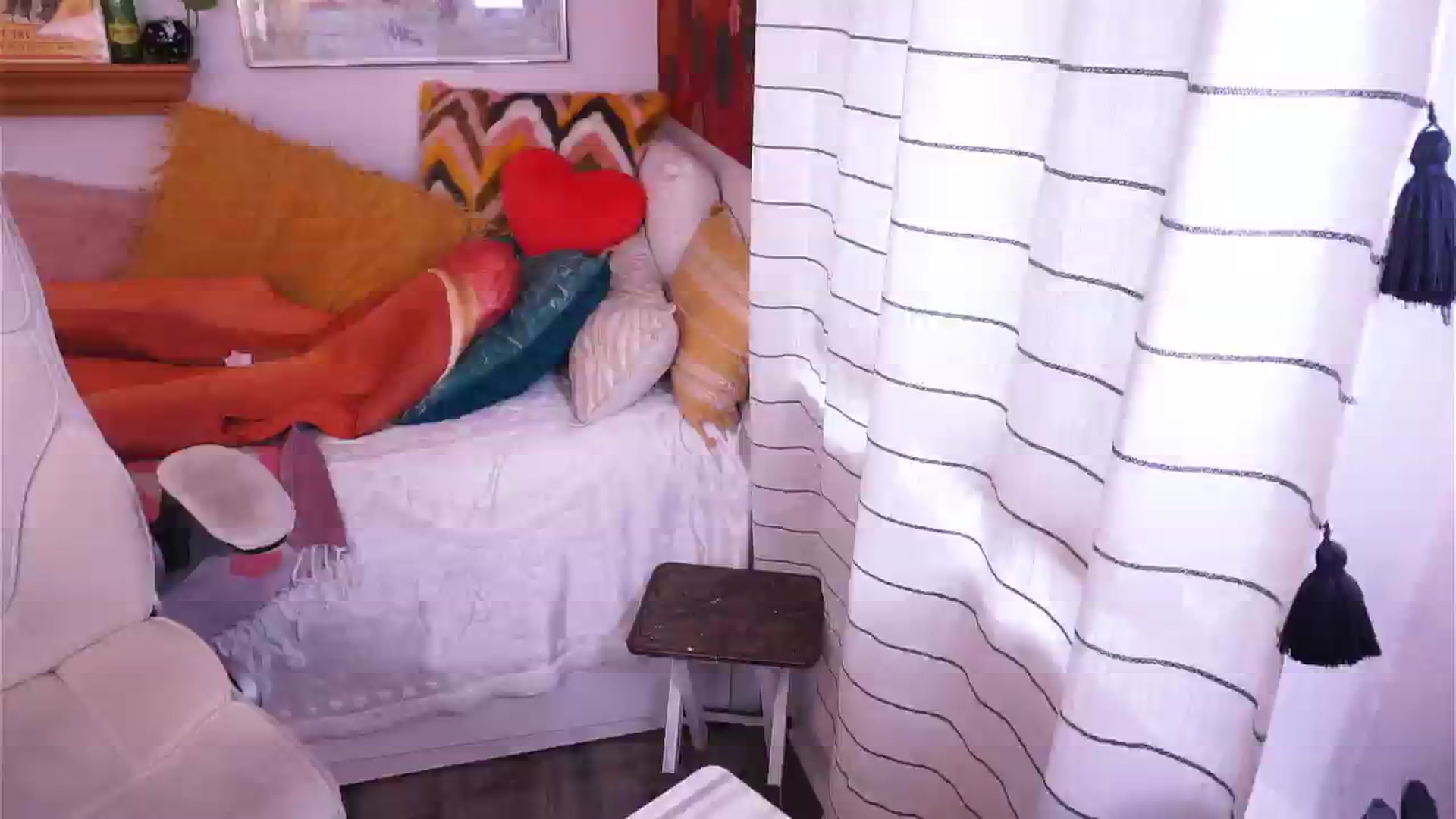 Gallery image thumbnail from AprilJames's myfreecams stream on, 04/16/2025, 24:29 image 12 of 20