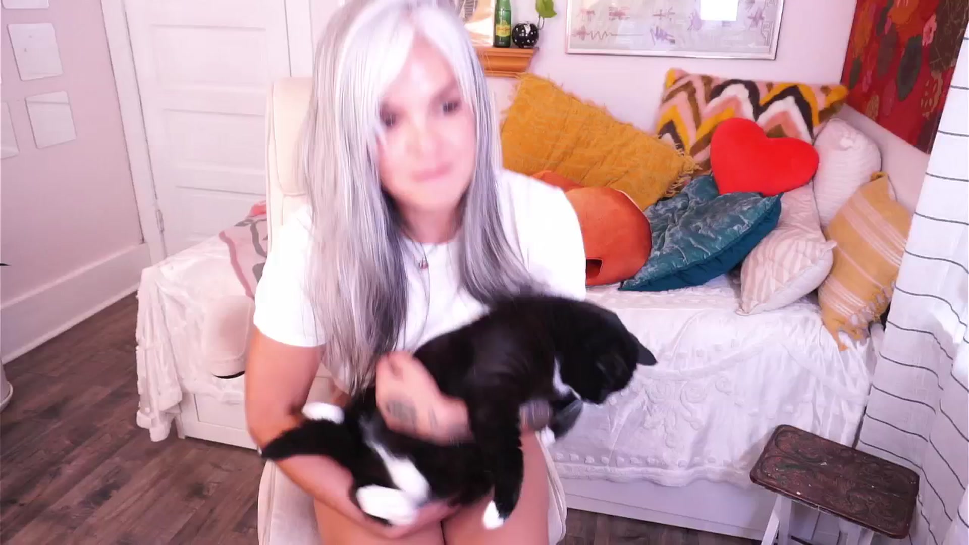 Gallery image thumbnail from AprilJames's myfreecams stream on, 04/16/2025, 24:29 image 19 of 20