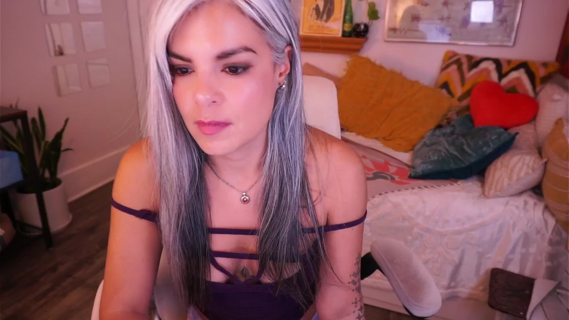 Gallery image thumbnail from AprilJames's myfreecams stream on, 04/17/2025, 24:01 image 19 of 20