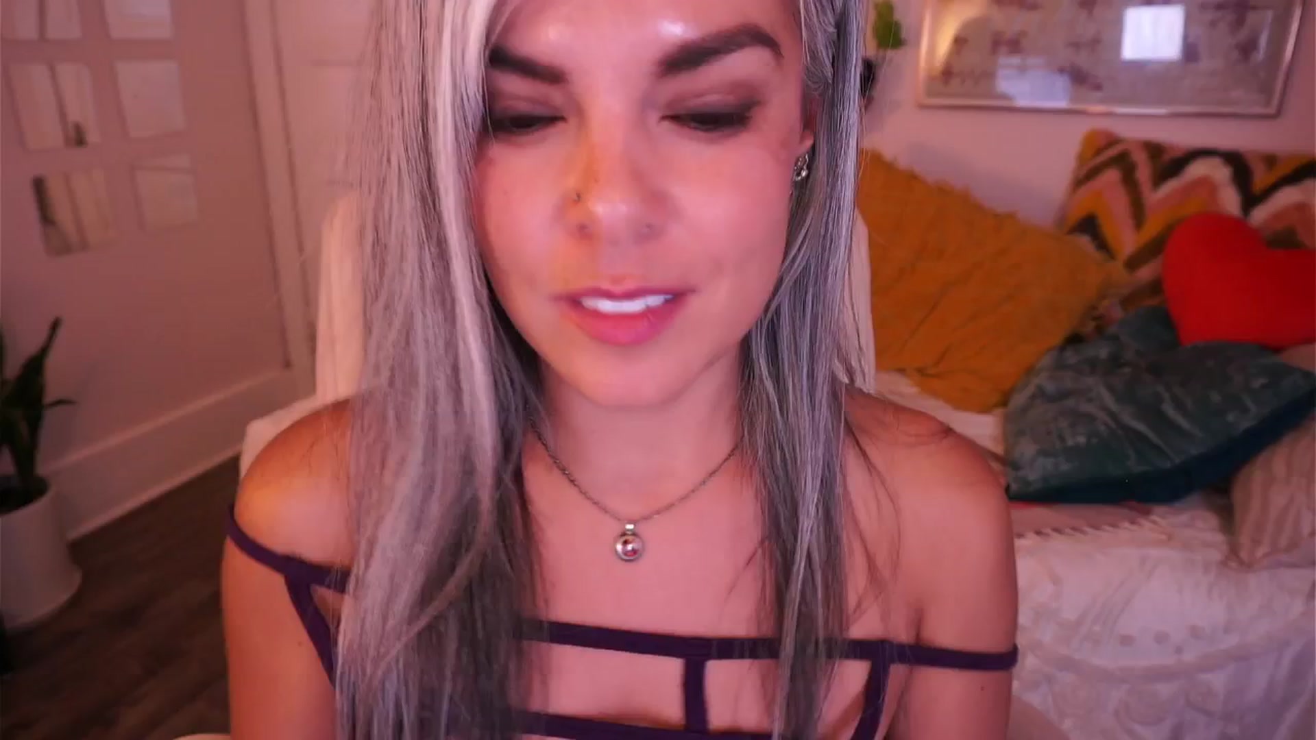 Gallery image thumbnail from AprilJames's myfreecams stream on, 04/17/2025, 02:49 image 9 of 20