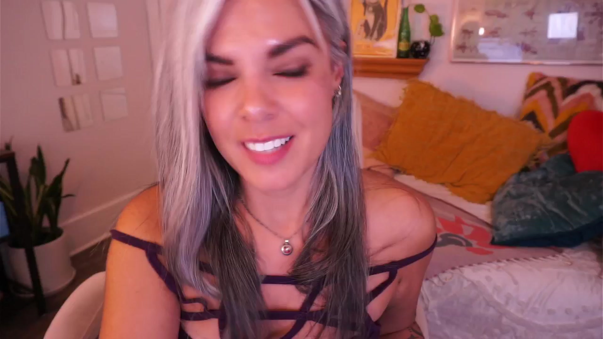 Gallery image thumbnail from AprilJames's myfreecams stream on, 04/17/2025, 02:49 image 3 of 20