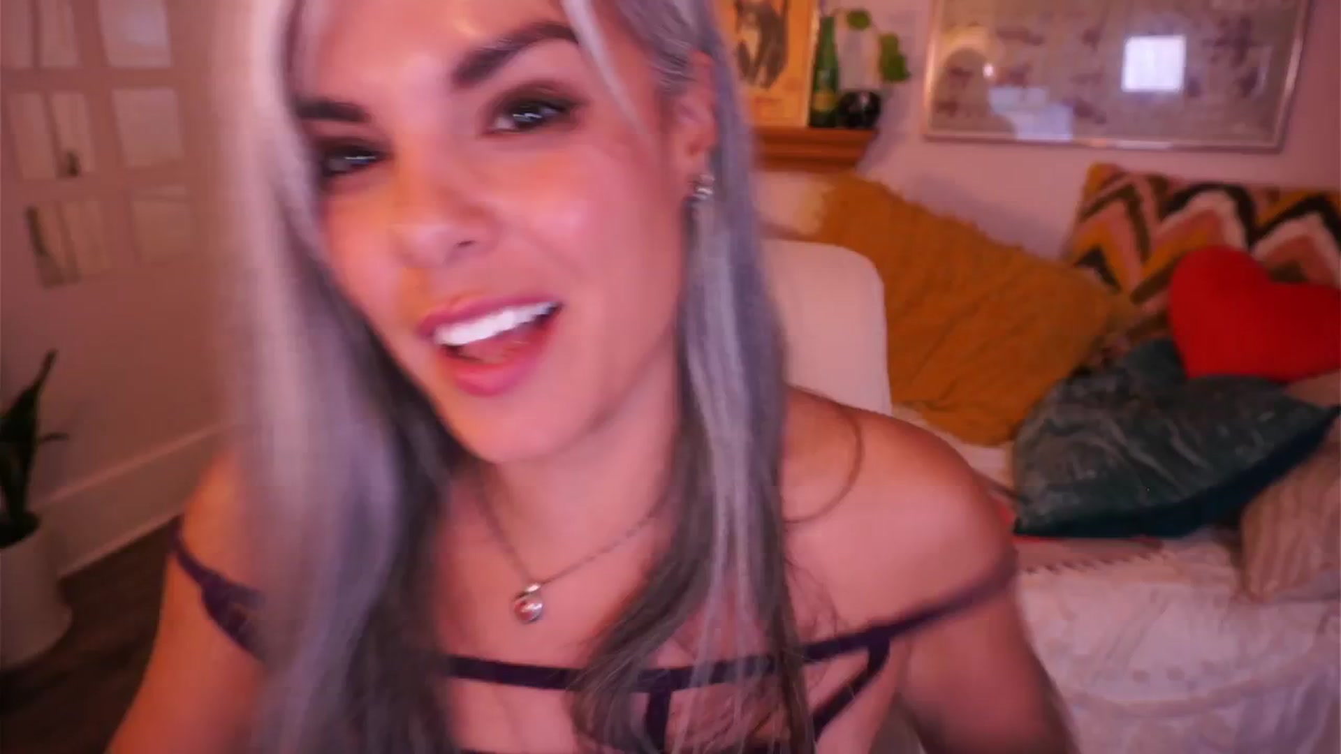 Gallery image thumbnail from AprilJames's myfreecams stream on, 04/17/2025, 02:49 image 11 of 20