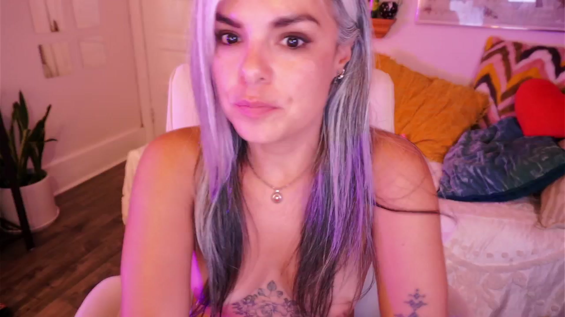 Gallery image thumbnail from AprilJames's myfreecams stream on, 04/17/2025, 02:49 image 20 of 20