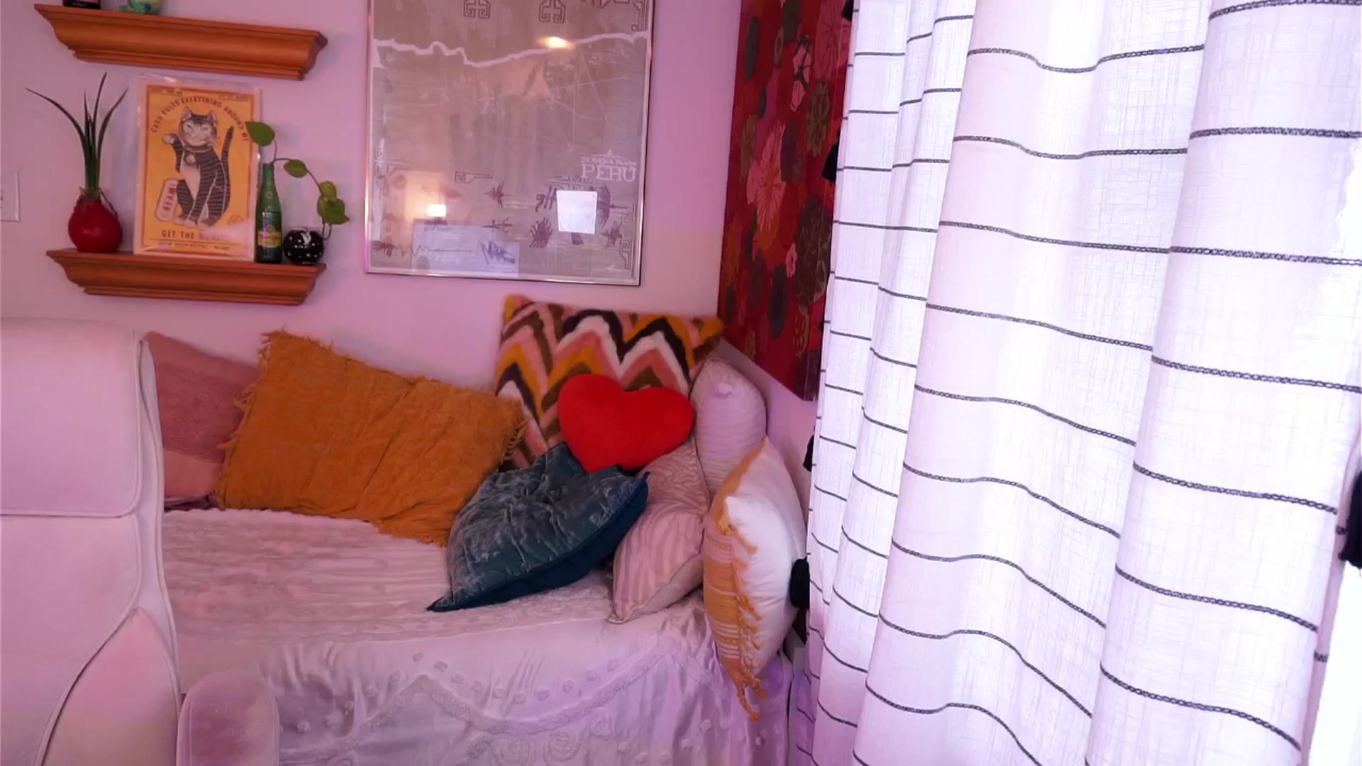 Gallery image thumbnail from AprilJames's myfreecams stream on, 04/17/2025, 23:44 image 9 of 20