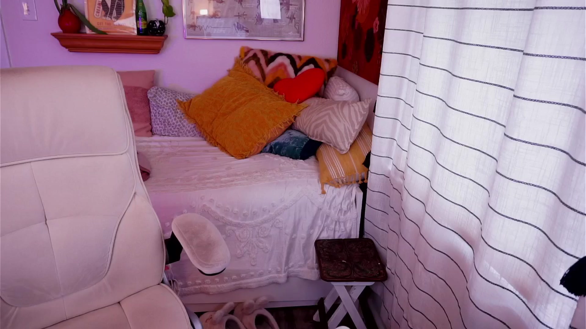 Gallery image thumbnail from AprilJames's myfreecams stream on, 05/05/2025, 24:52 image 9 of 20