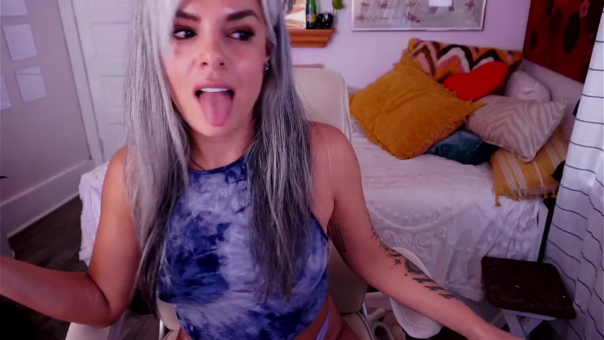 Gallery image thumbnail from AprilJames's myfreecams stream on, 05/05/2025, 24:52 image 5 of 20
