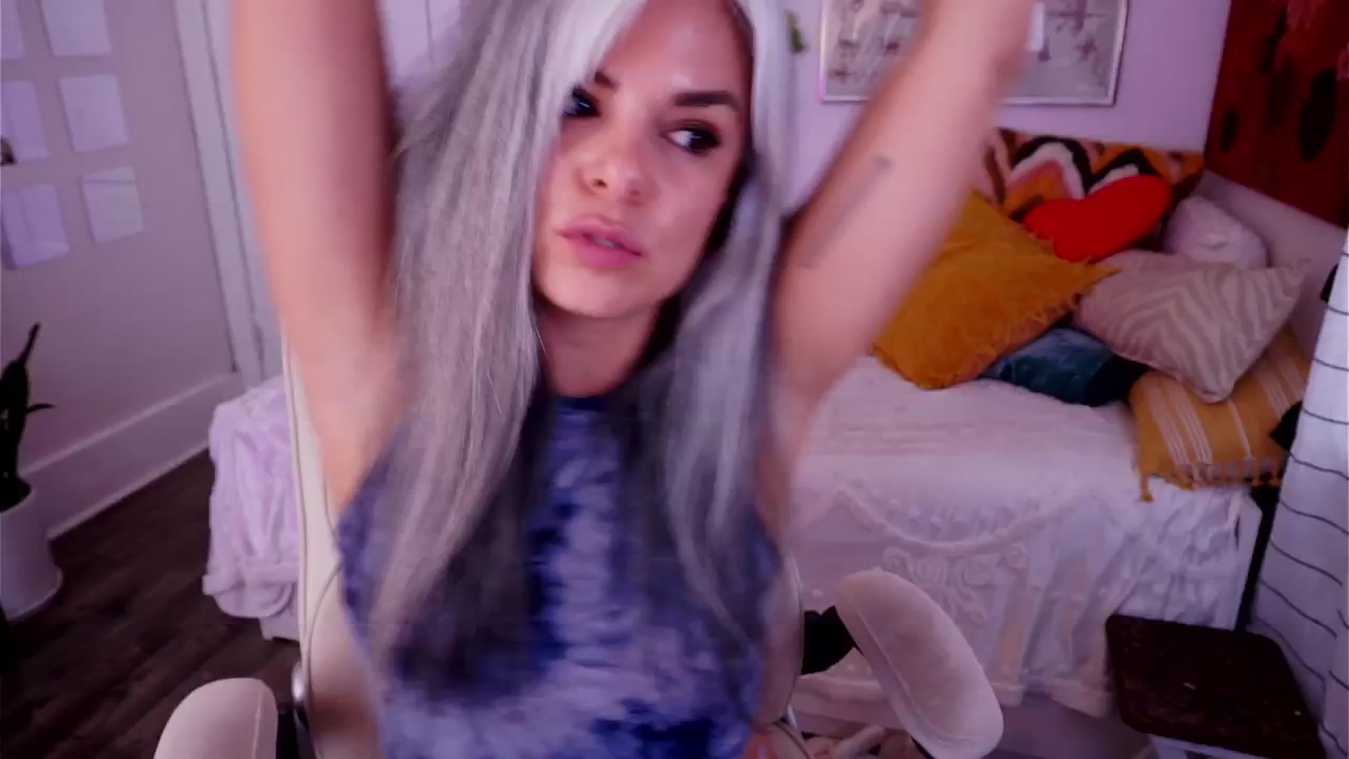 Gallery image thumbnail from AprilJames's myfreecams stream on, 05/05/2025, 24:52 image 4 of 20