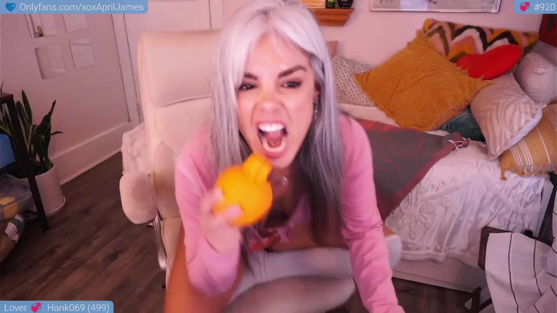 Gallery image thumbnail from AprilJames's myfreecams stream on, 05/08/2025, 24:07 image 7 of 20