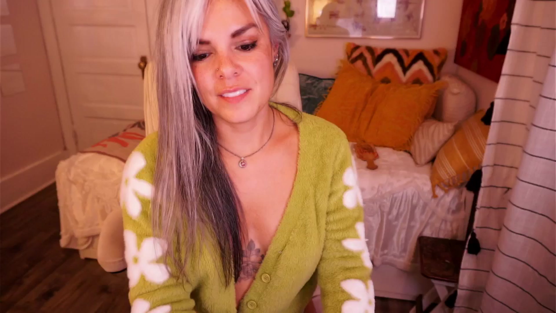 Gallery image thumbnail from AprilJames's myfreecams stream on, 05/12/2025, 03:33 image 8 of 20