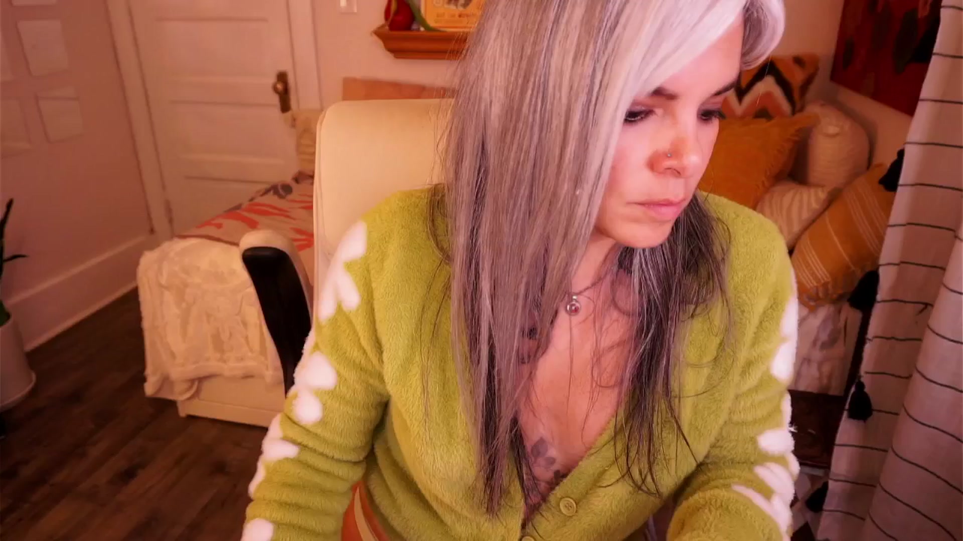 Gallery image thumbnail from AprilJames's myfreecams stream on, 05/12/2025, 03:33 image 10 of 20