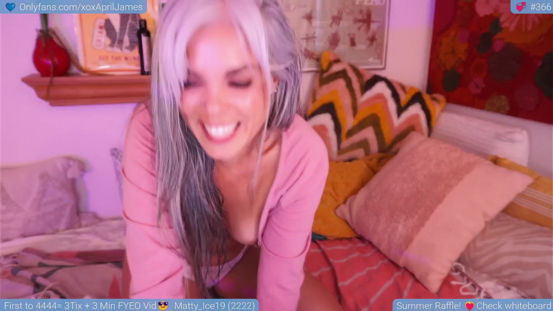 Gallery image thumbnail from AprilJames's myfreecams stream on, 05/19/2025, 01:39 image 17 of 20