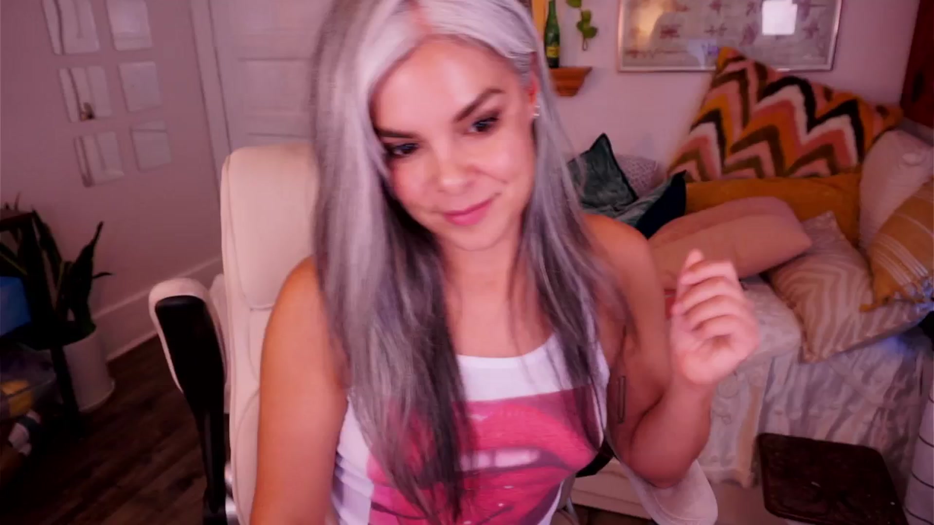 Gallery image thumbnail from AprilJames's myfreecams stream on, 05/22/2025, 01:07 image 17 of 20
