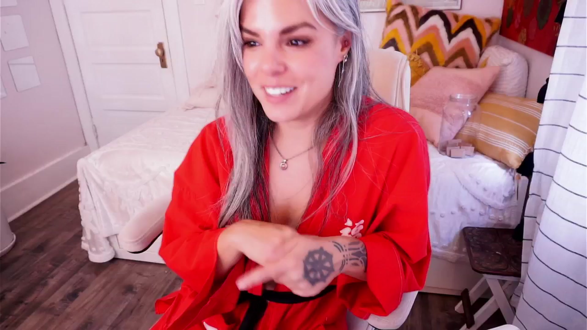 Gallery image thumbnail from AprilJames's myfreecams stream on, 05/24/2025, 01:02 image 3 of 20