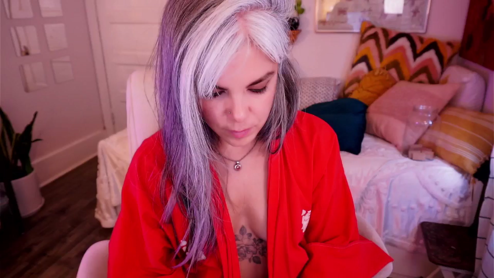 Gallery image thumbnail from AprilJames's myfreecams stream on, 05/24/2025, 01:02 image 19 of 20