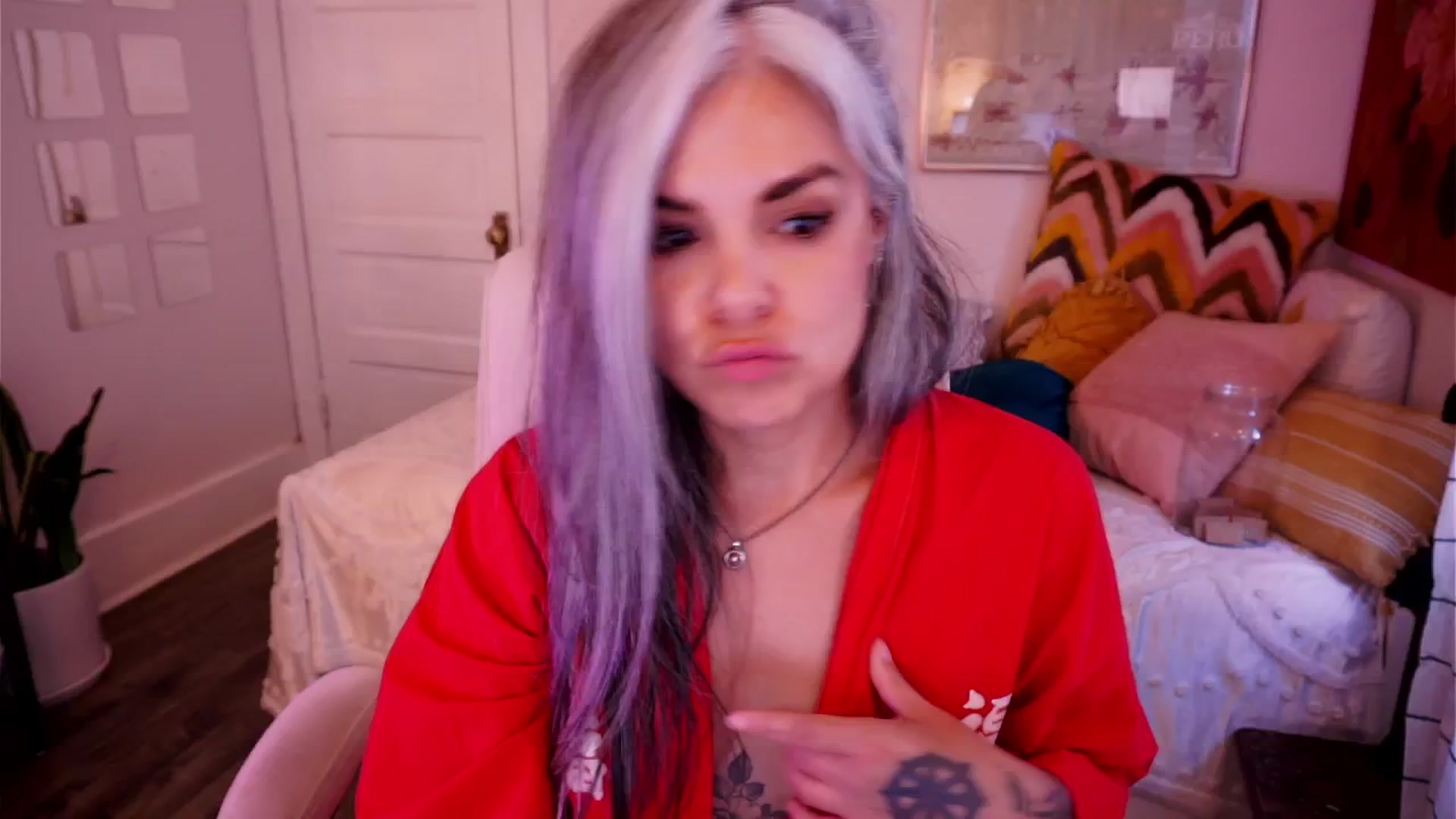 Gallery image thumbnail from AprilJames's myfreecams stream on, 05/24/2025, 01:02 image 17 of 20