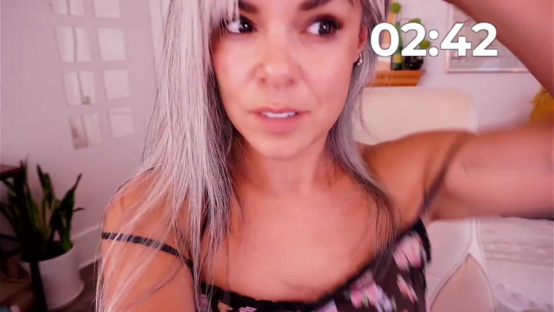 Gallery image thumbnail from AprilJames's myfreecams stream on, 05/28/2025, 24:01 image 2 of 20