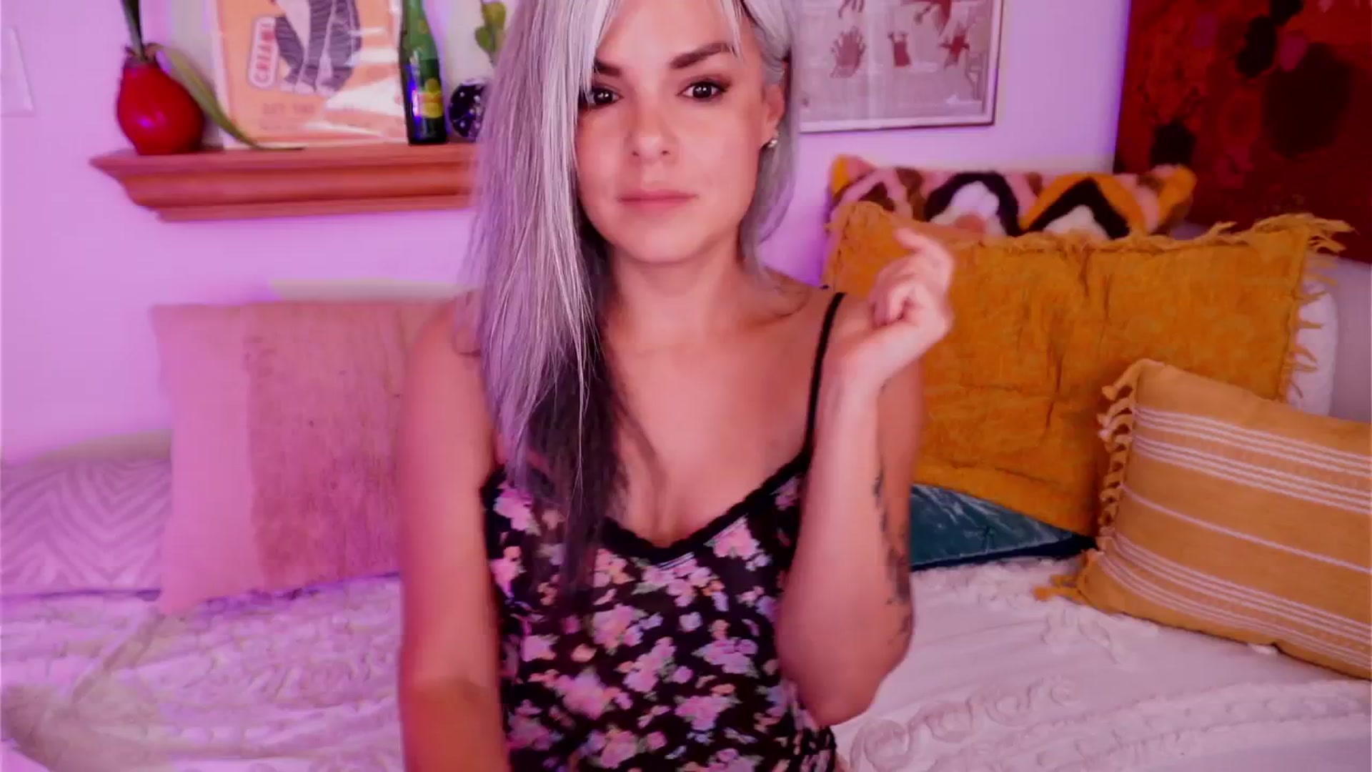 Gallery image thumbnail from AprilJames's myfreecams stream on, 05/28/2025, 24:01 image 14 of 20