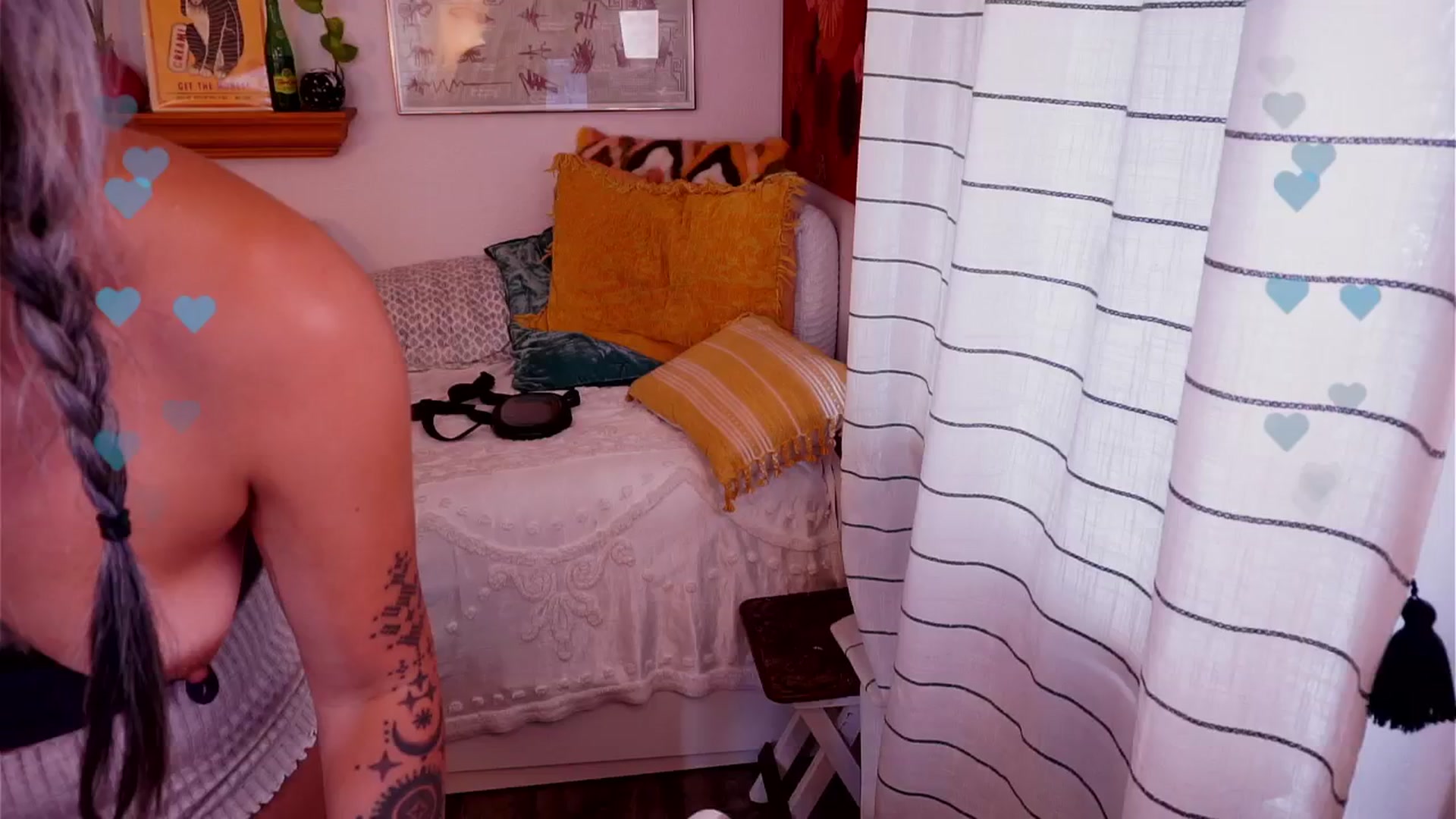Gallery image thumbnail from AprilJames's myfreecams stream on, 05/30/2025, 24:34 image 8 of 20