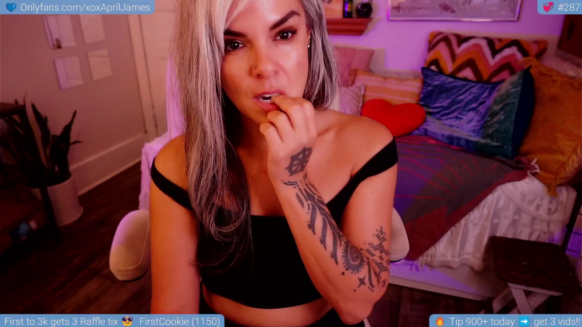 Gallery image thumbnail from AprilJames's myfreecams stream on, 05/31/2025, 24:39 image 17 of 20