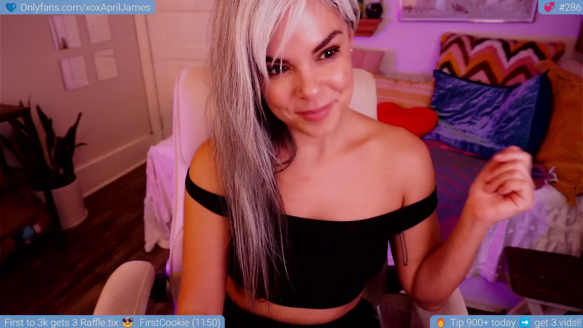 Gallery image thumbnail from AprilJames's myfreecams stream on, 05/31/2025, 24:39 image 14 of 20