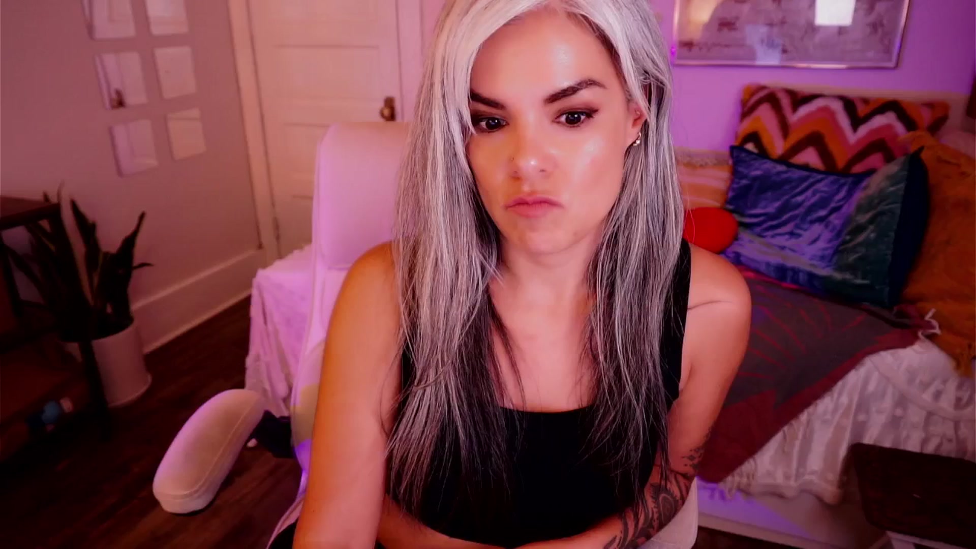 Gallery image thumbnail from AprilJames's myfreecams stream on, 05/31/2025, 24:39 image 1 of 20
