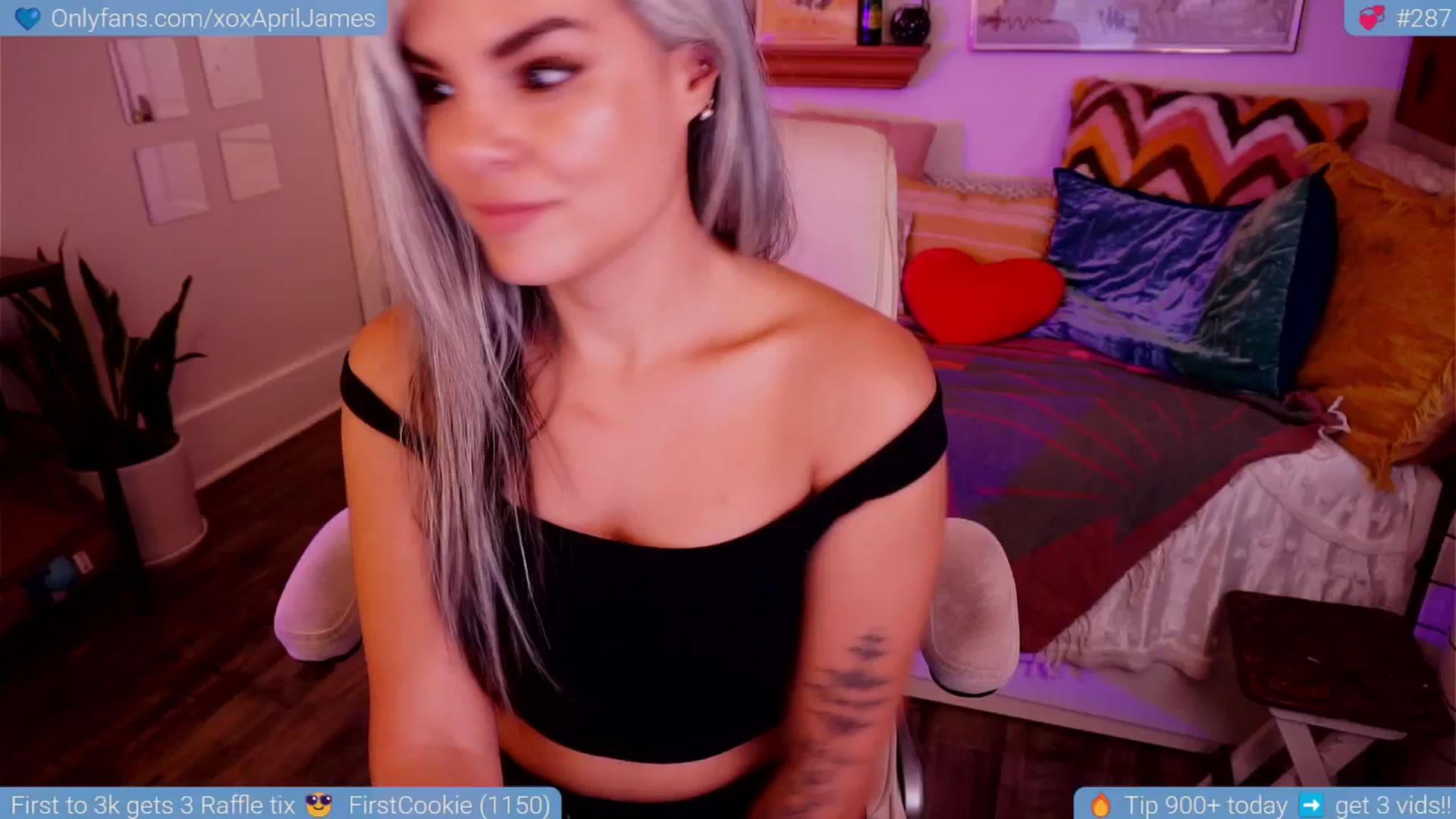 Gallery image thumbnail from AprilJames's myfreecams stream on, 05/31/2025, 24:39 image 16 of 20