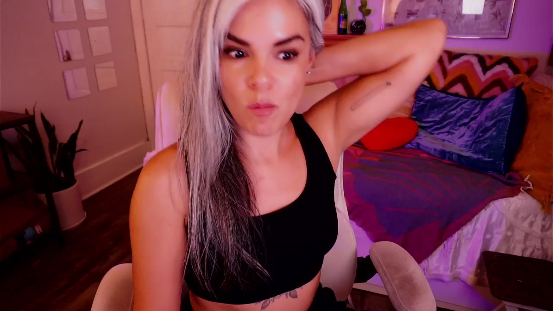 Gallery image thumbnail from AprilJames's myfreecams stream on, 05/31/2025, 24:39 image 2 of 20