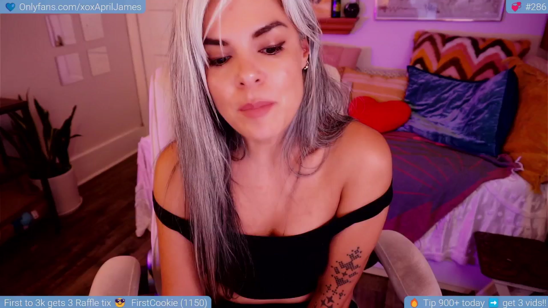 Gallery image thumbnail from AprilJames's myfreecams stream on, 05/31/2025, 24:39 image 12 of 20