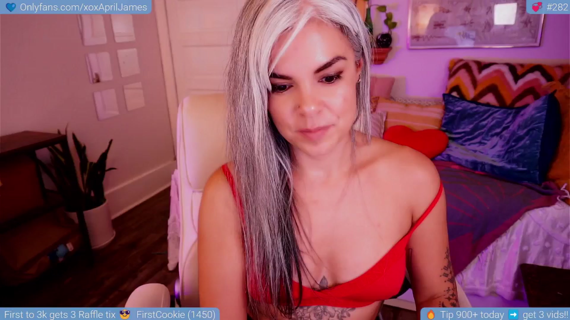 Gallery image thumbnail from AprilJames's myfreecams stream on, 05/31/2025, 01:07 image 16 of 20