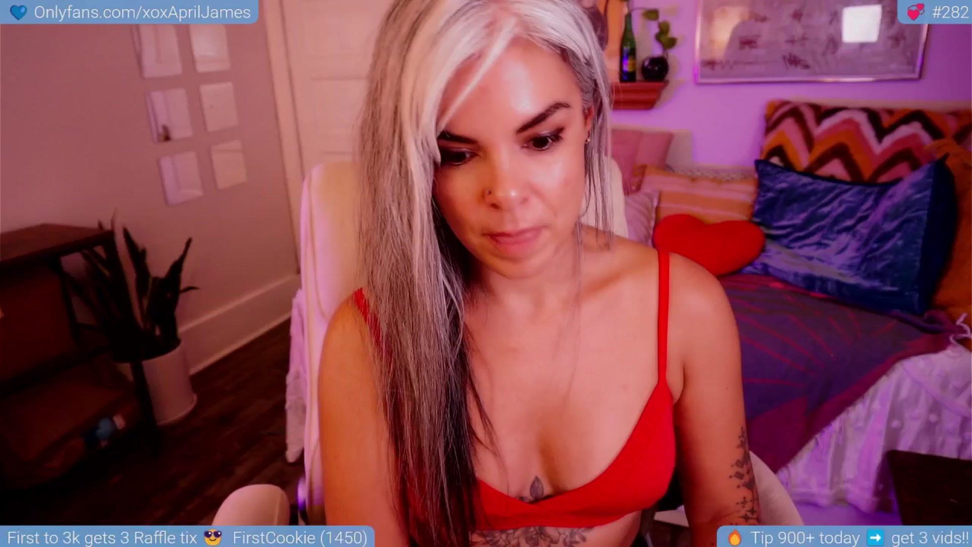 Gallery image thumbnail from AprilJames's myfreecams stream on, 05/31/2025, 01:07 image 14 of 20