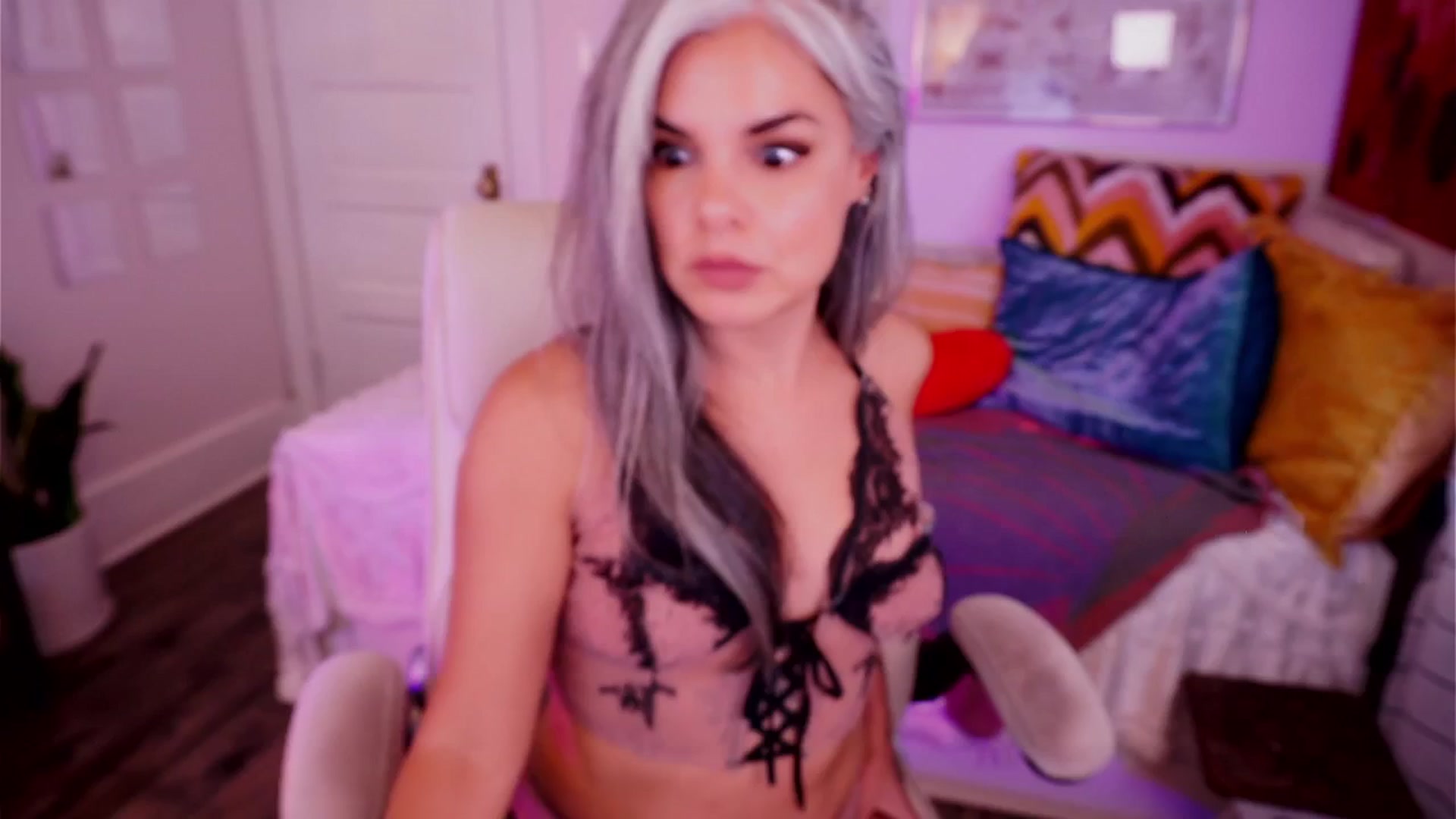 Gallery image thumbnail from AprilJames's myfreecams stream on, 06/01/2025, 01:19 image 5 of 20
