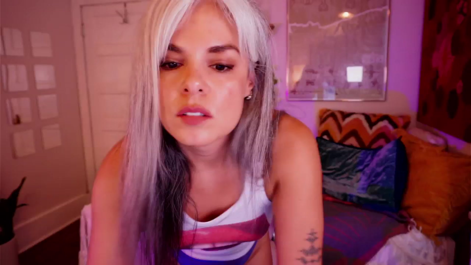 Gallery image thumbnail from AprilJames's myfreecams stream on, 06/01/2025, 23:10 image 17 of 20