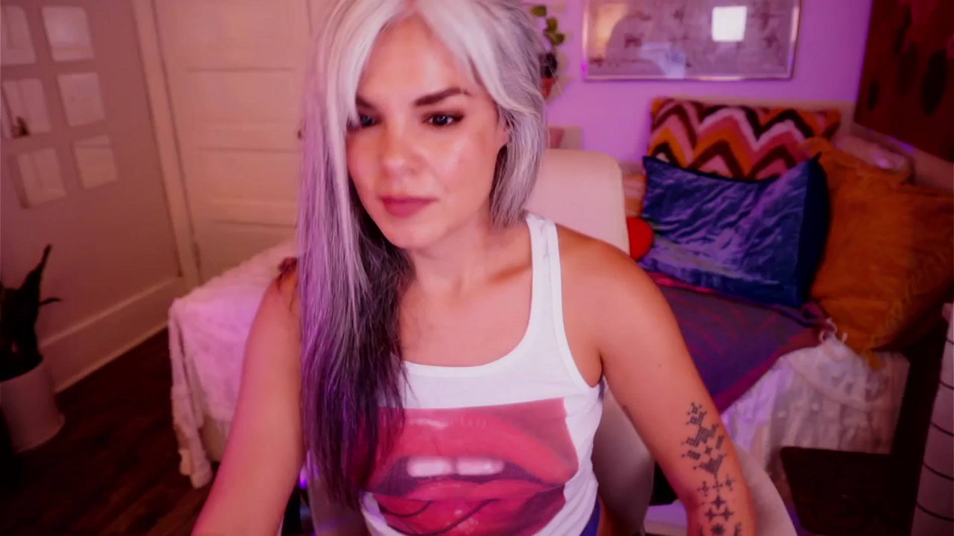Gallery image thumbnail from AprilJames's myfreecams stream on, 06/01/2025, 23:10 image 20 of 20