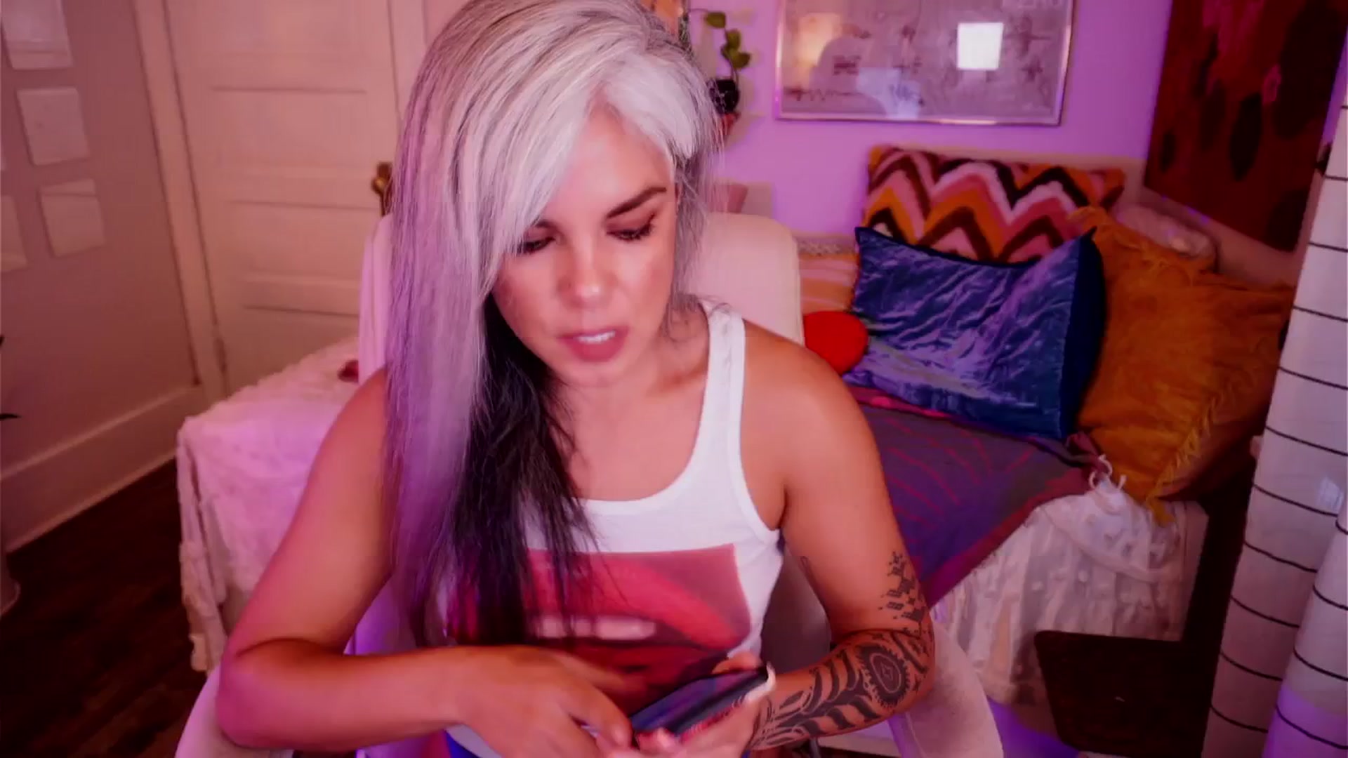 Gallery image thumbnail from AprilJames's myfreecams stream on, 06/01/2025, 23:10 image 11 of 20