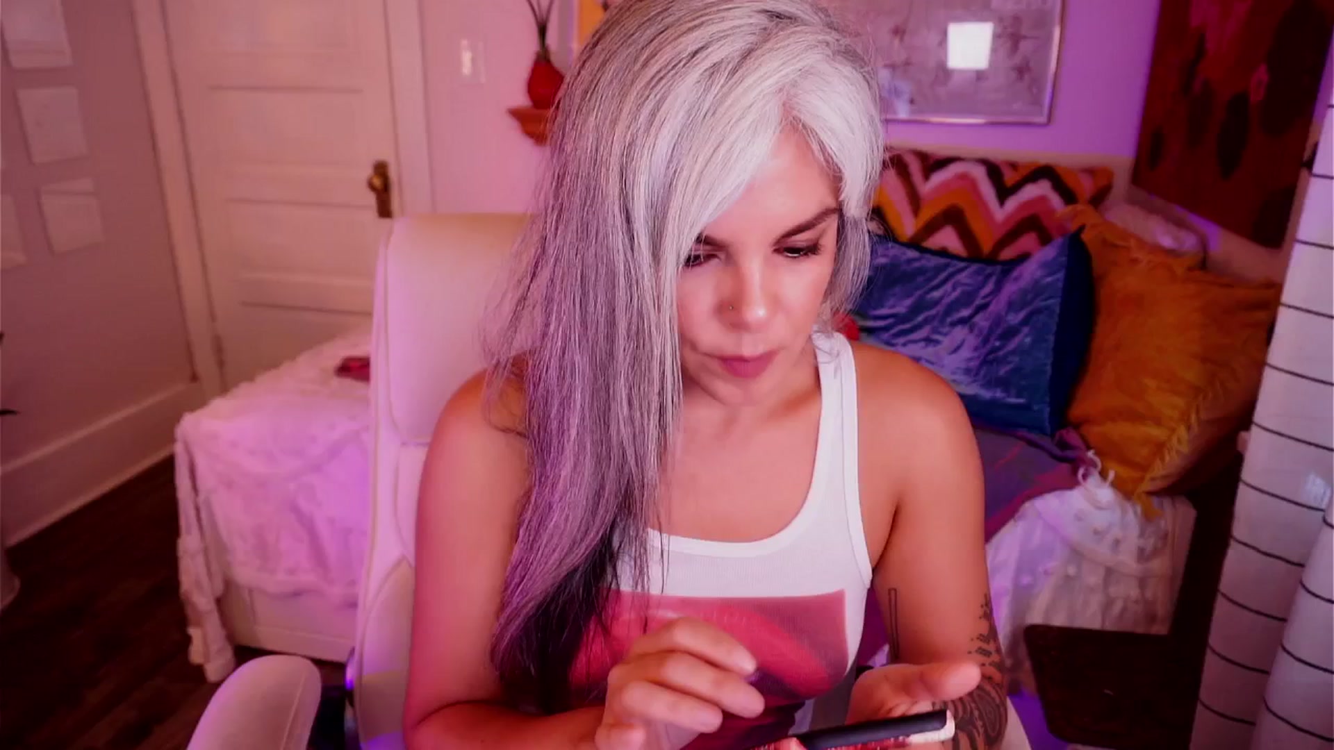 Gallery image thumbnail from AprilJames's myfreecams stream on, 06/01/2025, 23:10 image 8 of 20