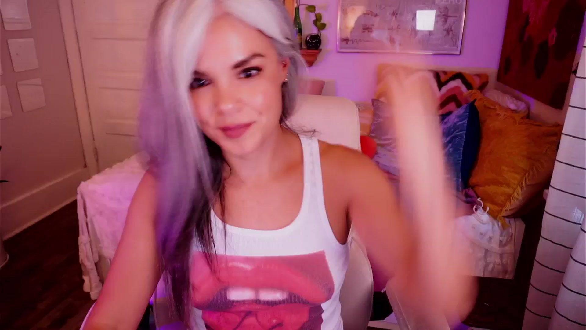 Gallery image thumbnail from AprilJames's myfreecams stream on, 06/01/2025, 23:10 image 7 of 20