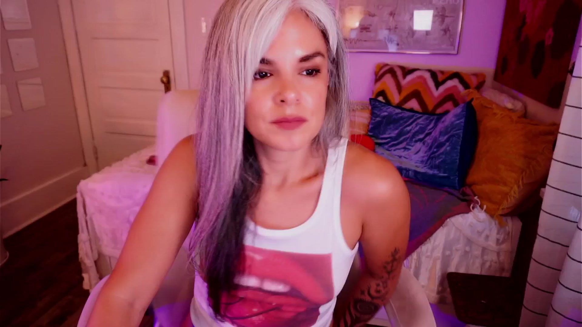 Gallery image thumbnail from AprilJames's myfreecams stream on, 06/01/2025, 23:10 image 13 of 20