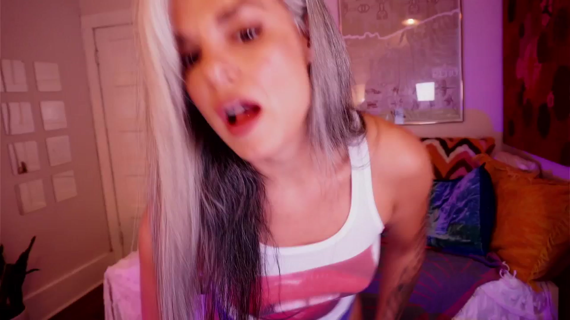 Gallery image thumbnail from AprilJames's myfreecams stream on, 06/01/2025, 23:10 image 15 of 20