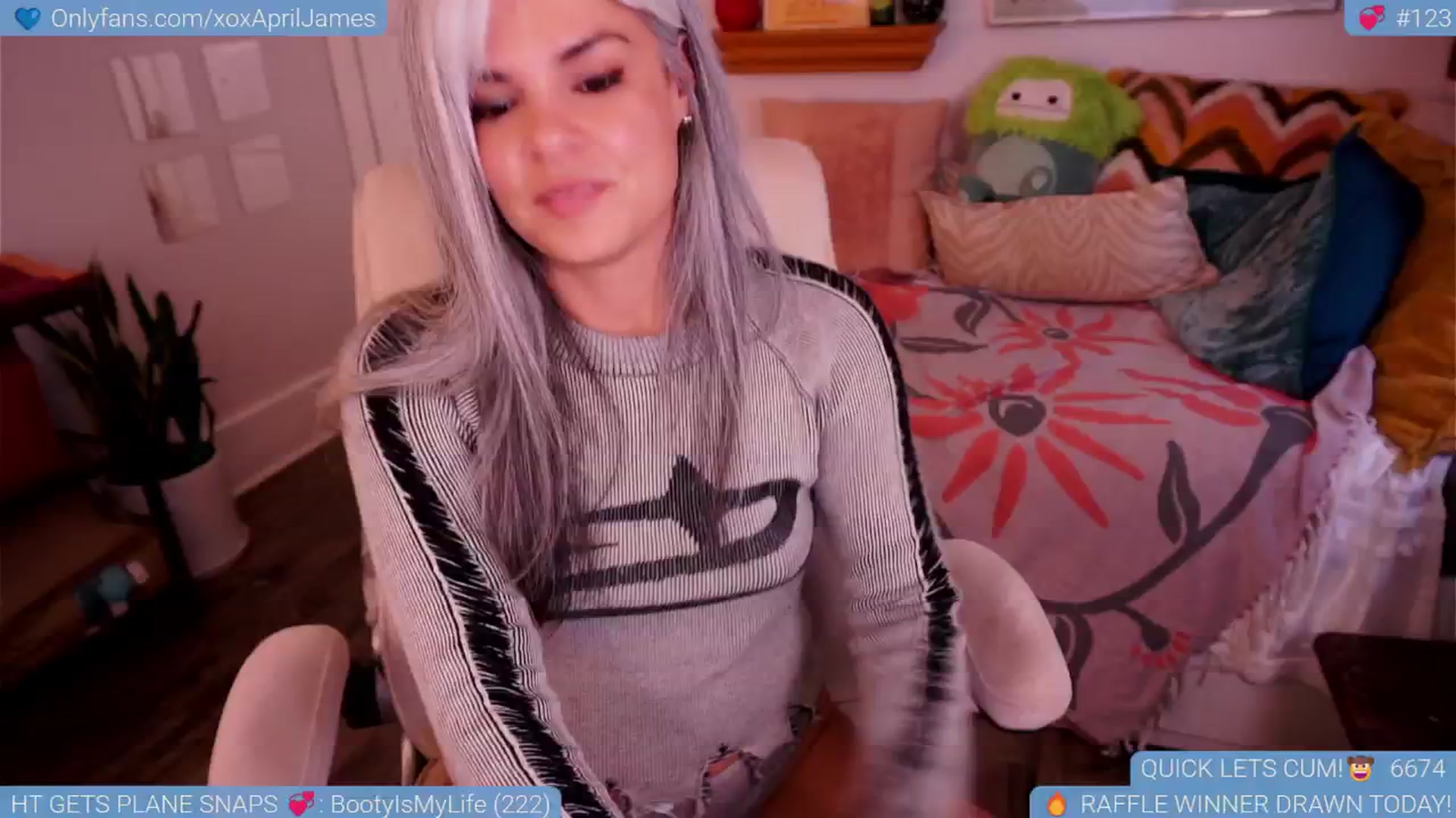 Gallery image thumbnail from AprilJames's myfreecams stream on, 06/03/2025, 21:33 image 9 of 20
