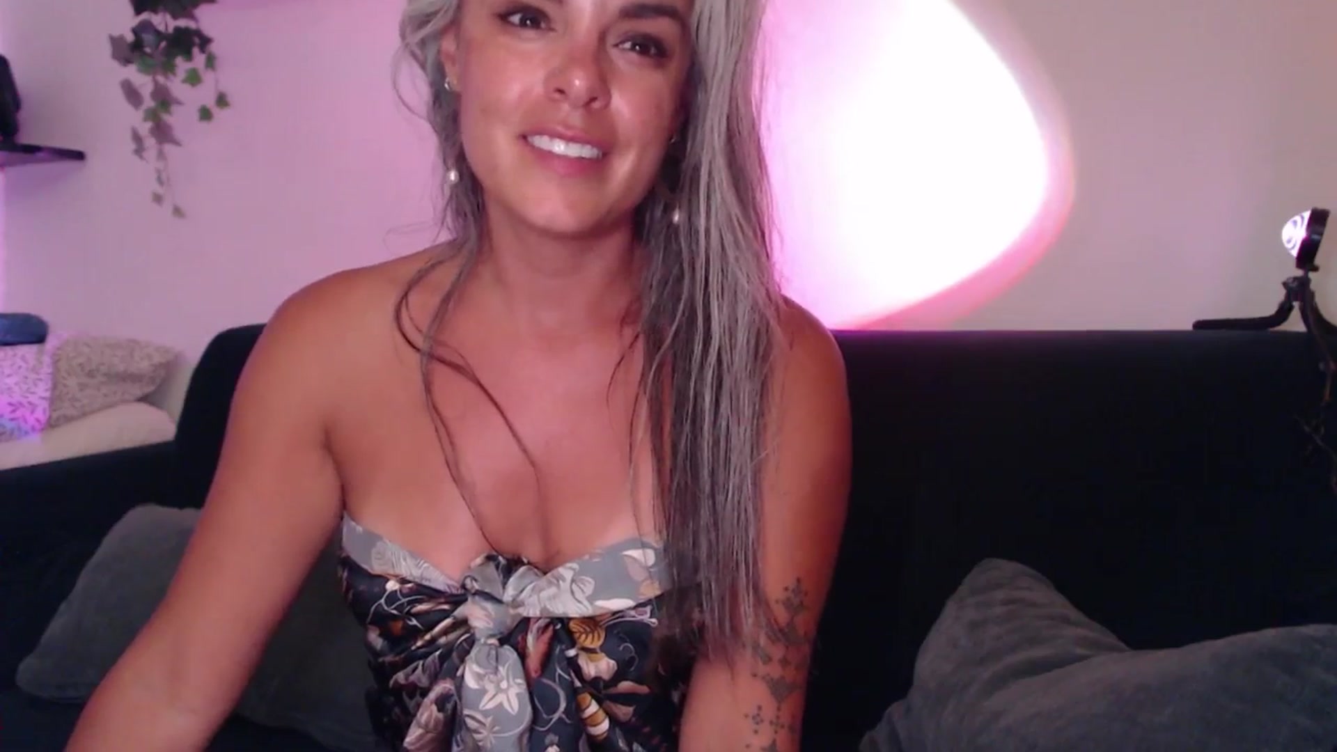 Gallery image thumbnail from AprilJames's myfreecams stream on, 06/20/2025, 22:22 image 9 of 20