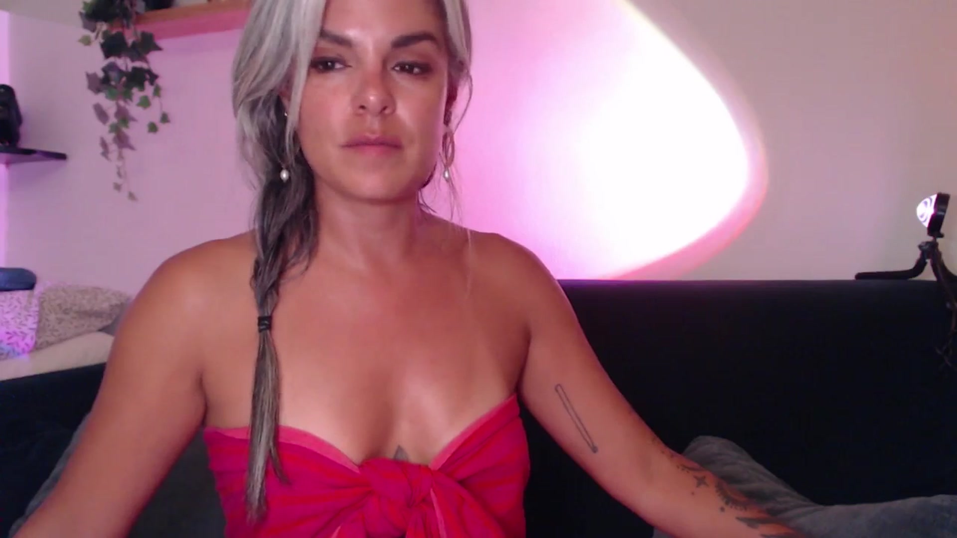 Gallery image thumbnail from AprilJames's myfreecams stream on, 06/20/2025, 22:22 image 18 of 20