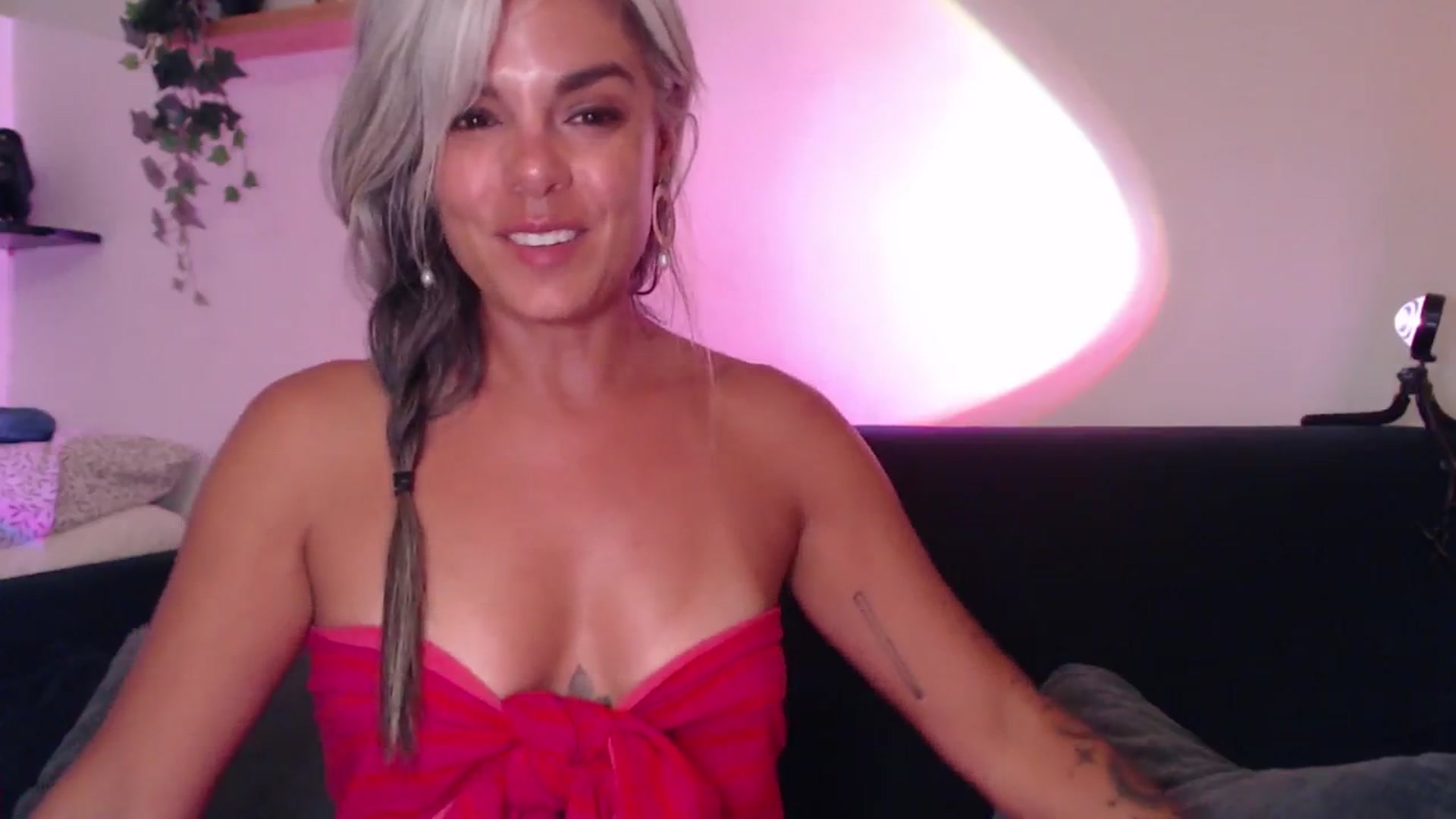 Gallery image thumbnail from AprilJames's myfreecams stream on, 06/20/2025, 22:22 image 19 of 20
