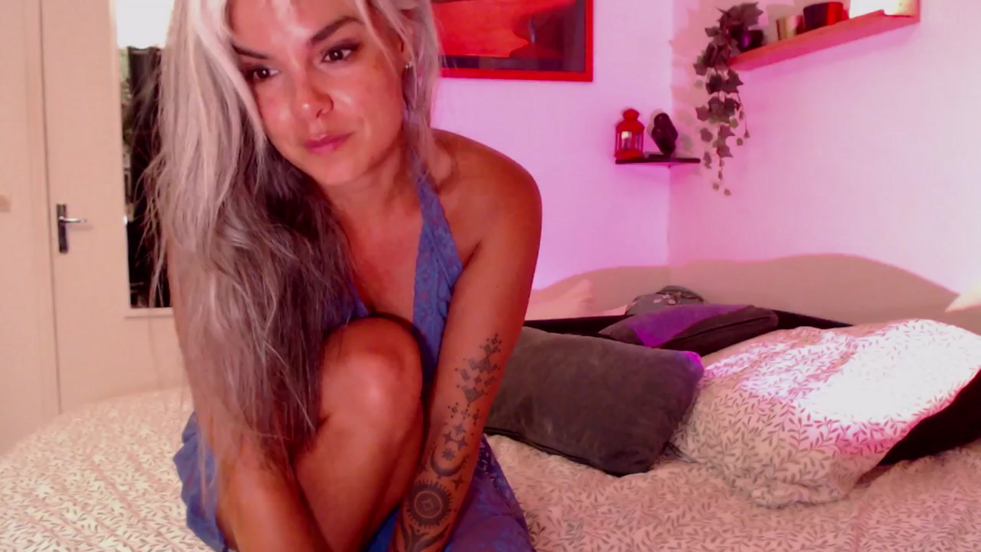 Gallery image thumbnail from AprilJames's myfreecams stream on, 06/22/2025, 22:41 image 10 of 20