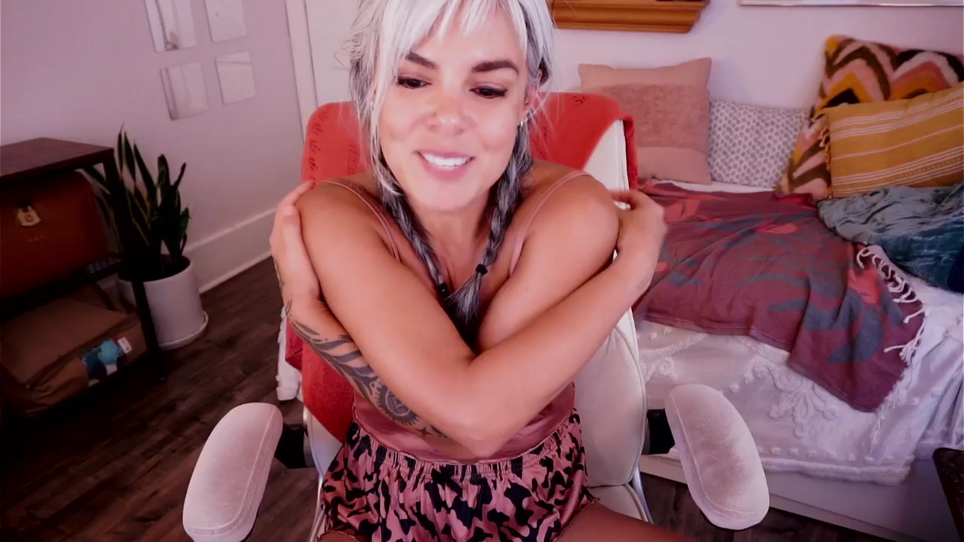 Gallery image thumbnail from AprilJames's myfreecams stream on, 07/12/2025, 18:16 image 2 of 20