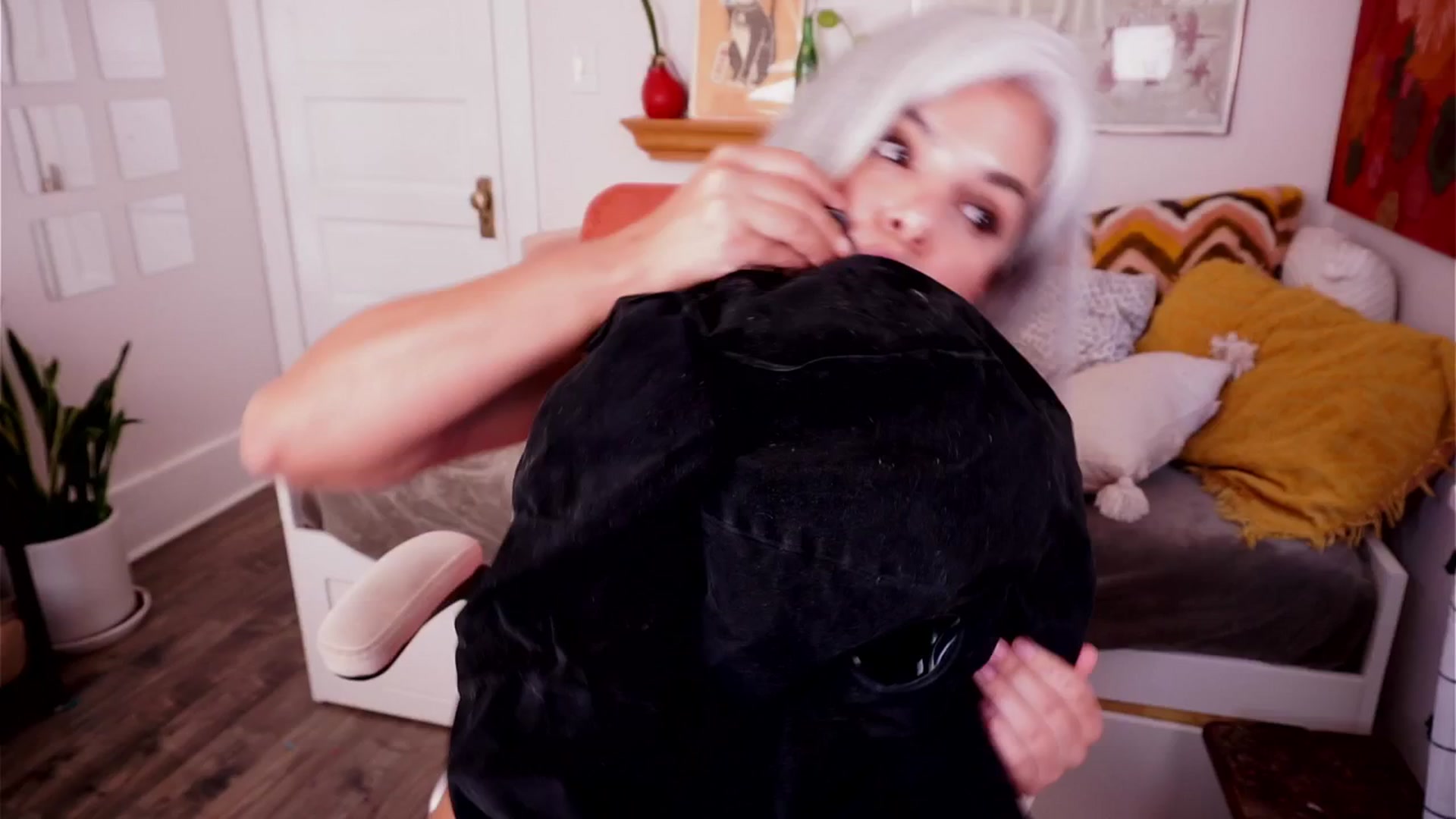 Gallery image thumbnail from AprilJames's myfreecams stream on, 07/17/2025, 24:00 image 16 of 20