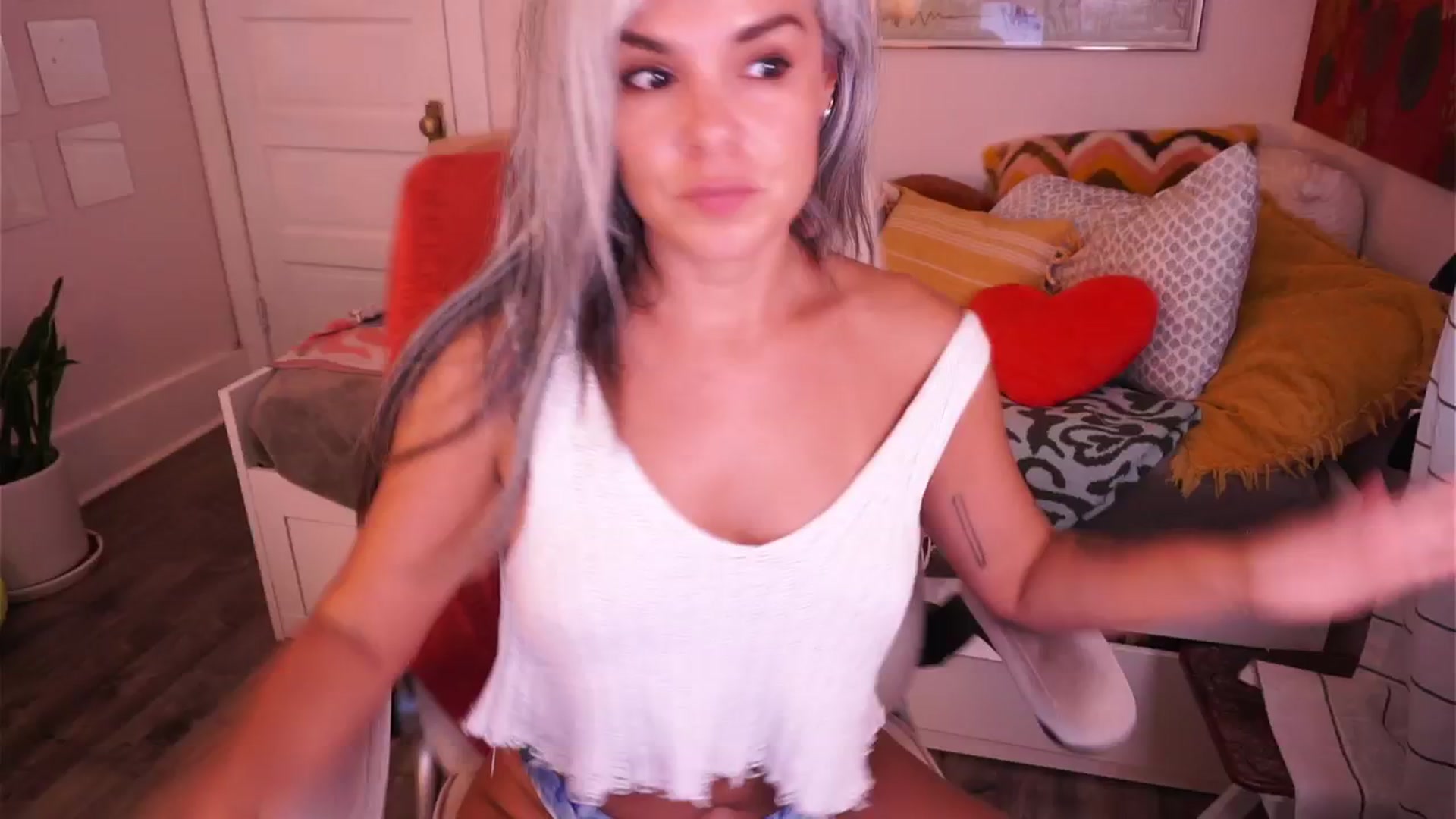 Gallery image thumbnail from AprilJames's myfreecams stream on, 07/24/2025, 01:01 image 18 of 20
