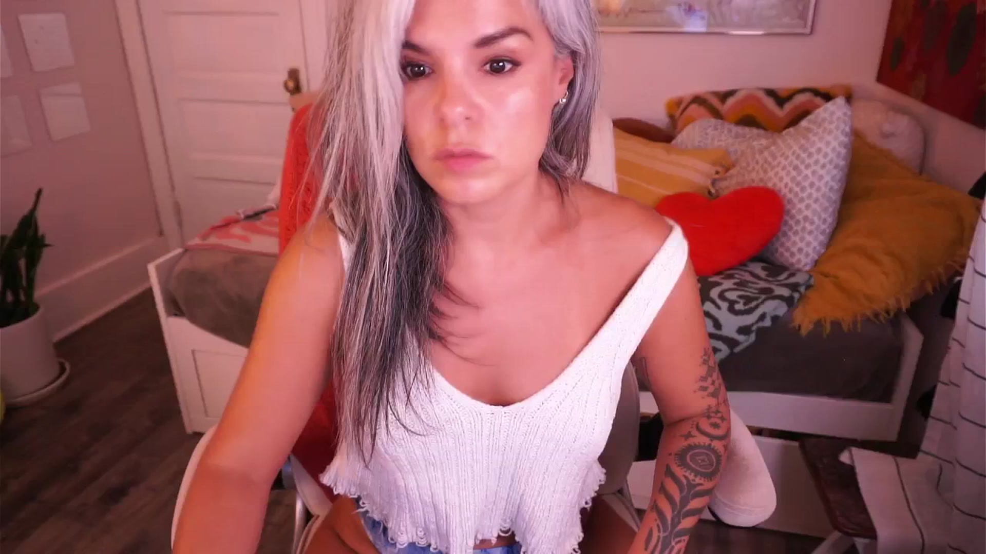 Gallery image thumbnail from AprilJames's myfreecams stream on, 07/24/2025, 01:01 image 16 of 20