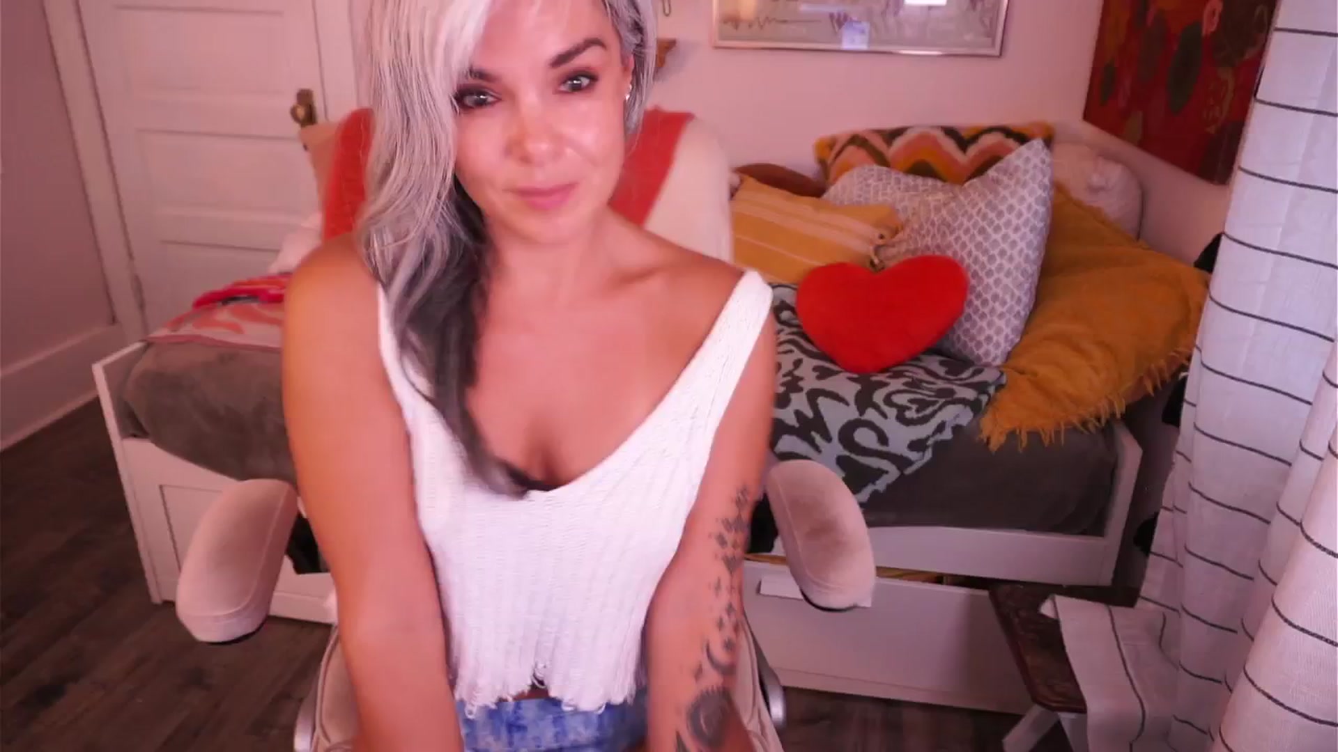 Gallery image thumbnail from AprilJames's myfreecams stream on, 07/24/2025, 01:01 image 2 of 20