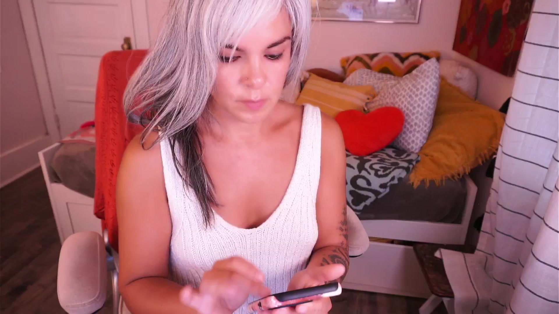 Gallery image thumbnail from AprilJames's myfreecams stream on, 07/24/2025, 01:01 image 4 of 20